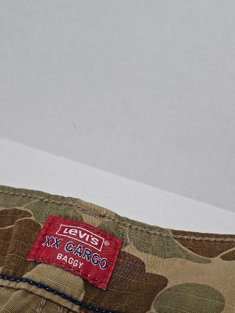 Levi's Camo Baggy XX Baggy Cargo Pants - Green & Brown Size 31x32 - Picture 4 of 16